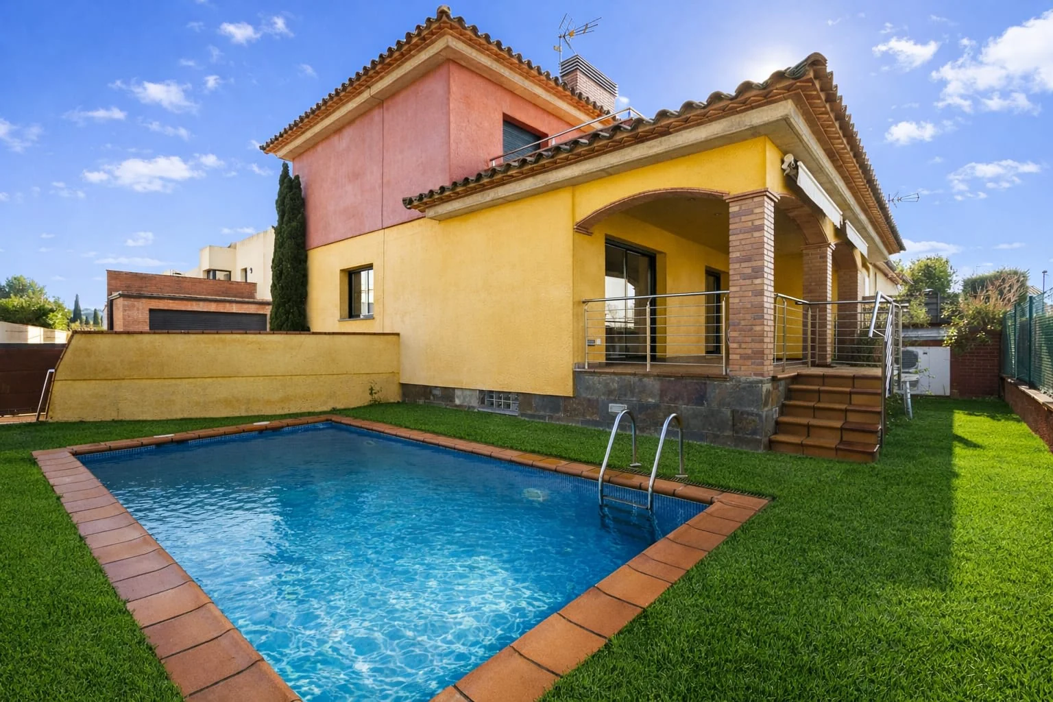 Casa con piscina y jardín privado en L’Escala