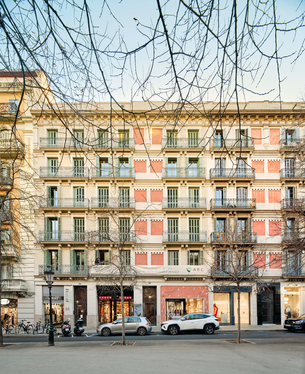 Edificio de la promoción de viviendas en el Quadrat d’Or de Barcelona